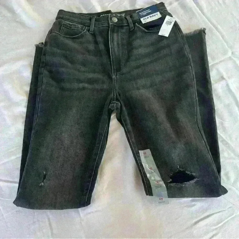 NWT girls black distressed skinny jeans with adjustable waistband. - Picture 10 of 10